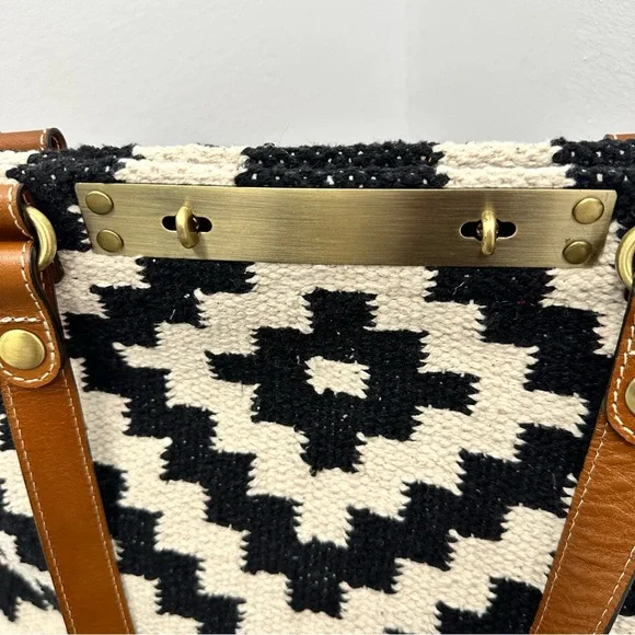 ⛔️SOLD⛔️Patricia Nash Black & Cream Hand Loomed Aztec Pattern Leather Strap Tote - Picture 6 of 10